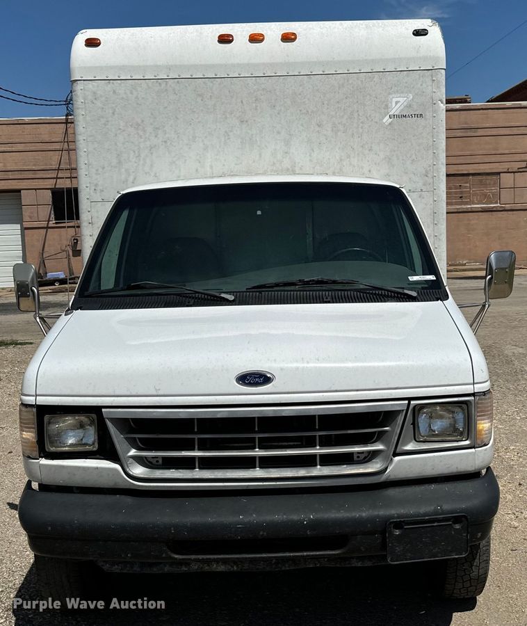 image for item MU9851 2000 Ford E350 Super Duty box truck