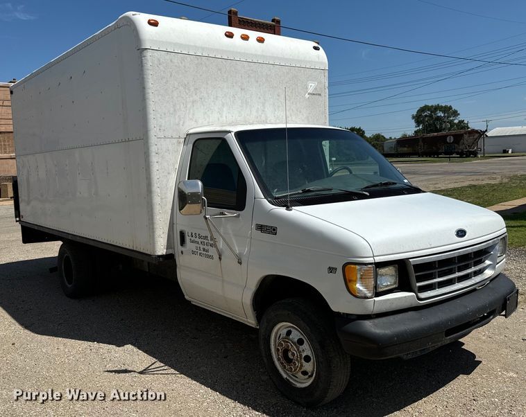 image for item MU9851 2000 Ford E350 Super Duty box truck