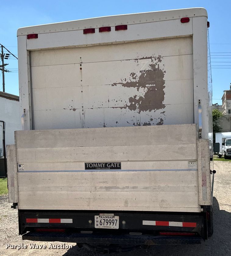 image for item MU9851 2000 Ford E350 Super Duty box truck