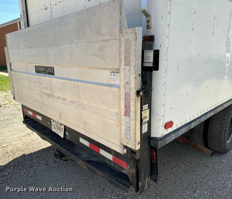 image for item MU9851 2000 Ford E350 Super Duty box truck