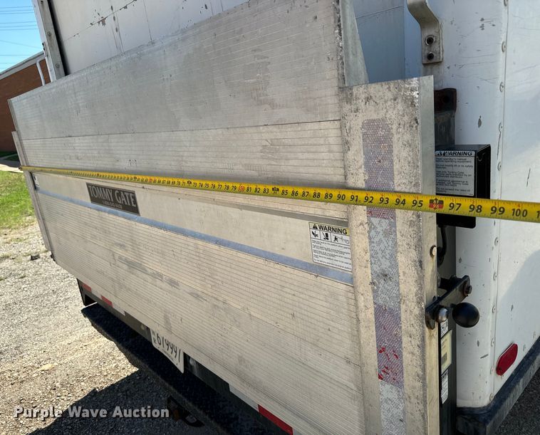 image for item MU9851 2000 Ford E350 Super Duty box truck