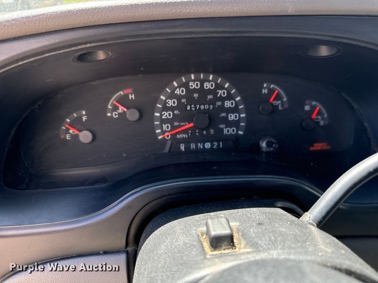 image for item MU9851 2000 Ford E350 Super Duty box truck