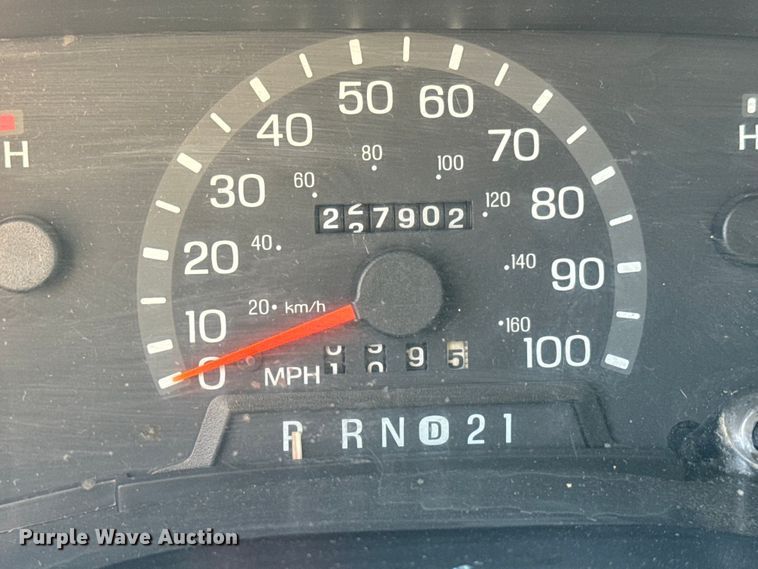 image for item MU9851 2000 Ford E350 Super Duty box truck