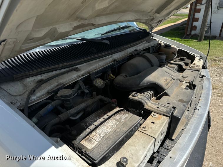 image for item MU9851 2000 Ford E350 Super Duty box truck