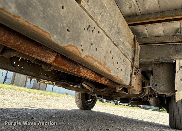 image for item MU9851 2000 Ford E350 Super Duty box truck