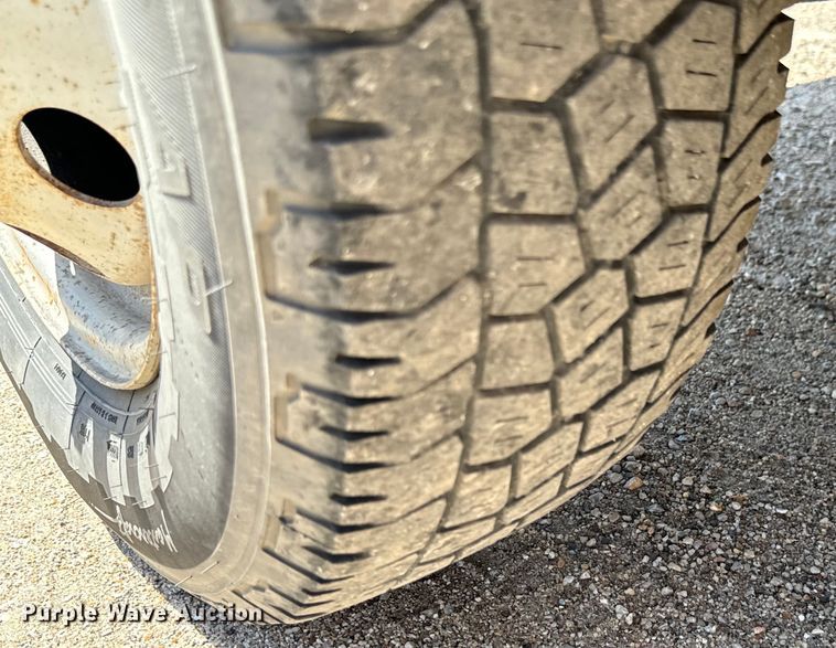 image for item MU9851 2000 Ford E350 Super Duty box truck