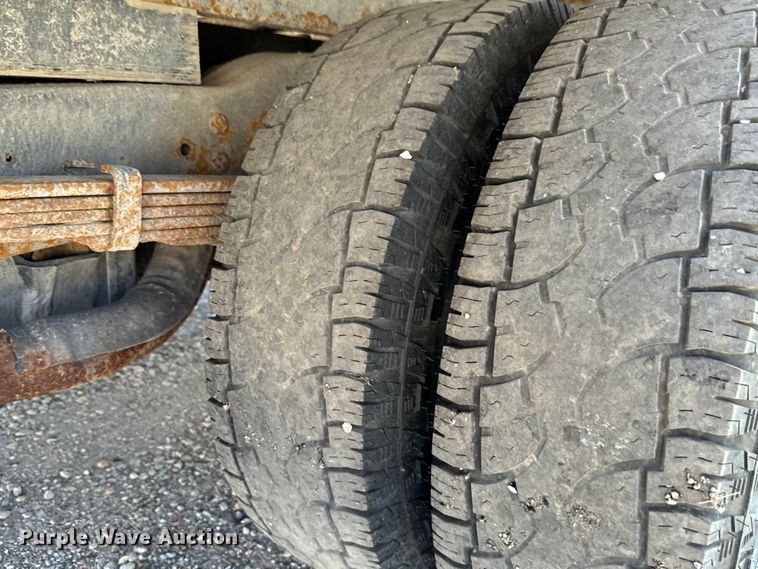 image for item MU9851 2000 Ford E350 Super Duty box truck