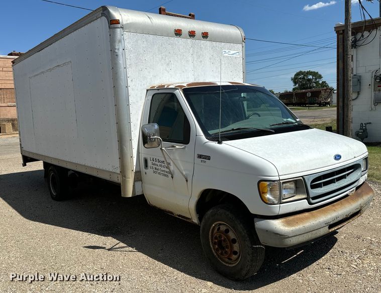 image for item MU9852 1997 Ford E450 Super Duty box truck