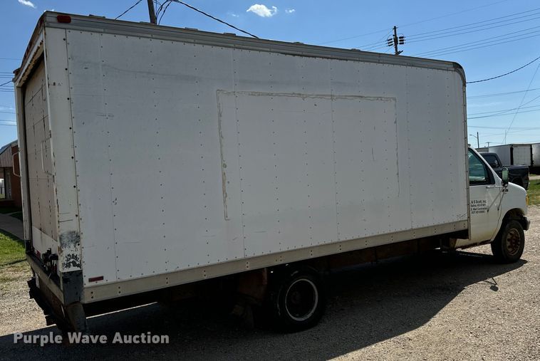 image for item MU9852 1997 Ford E450 Super Duty box truck