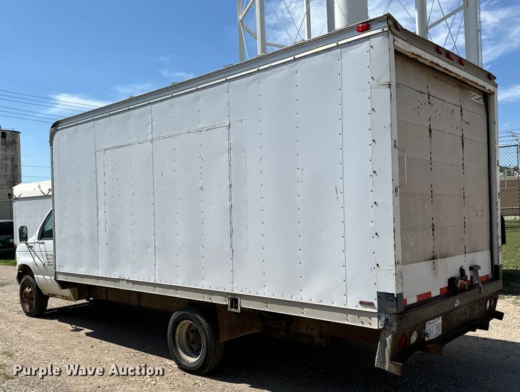 image for item MU9852 1997 Ford E450 Super Duty box truck