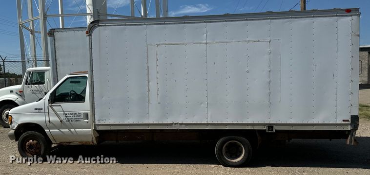 image for item MU9852 1997 Ford E450 Super Duty box truck