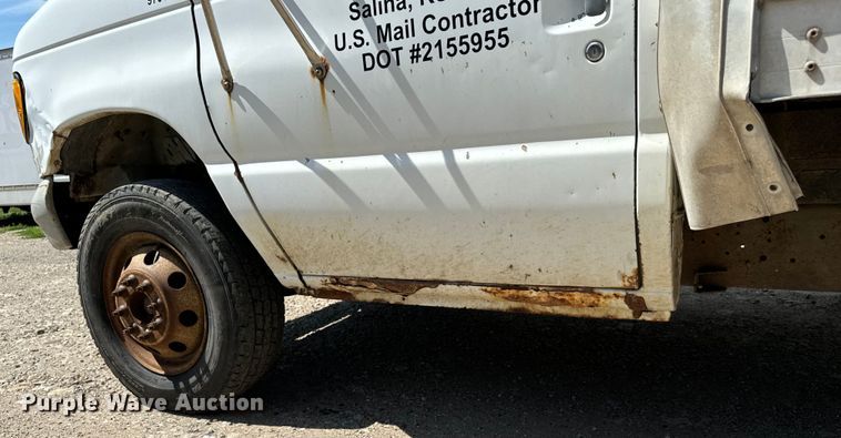 image for item MU9852 1997 Ford E450 Super Duty box truck