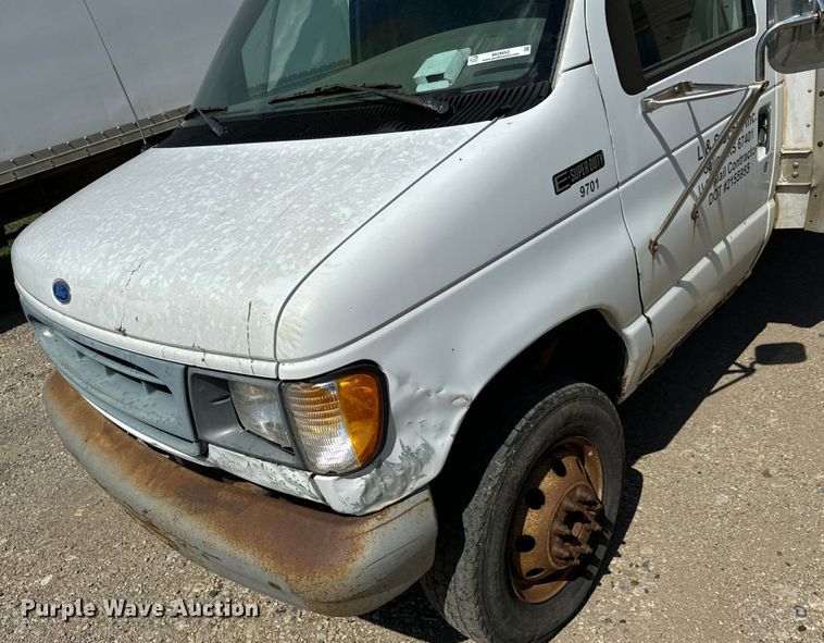 image for item MU9852 1997 Ford E450 Super Duty box truck