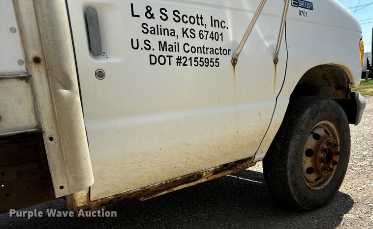 image for item MU9852 1997 Ford E450 Super Duty box truck