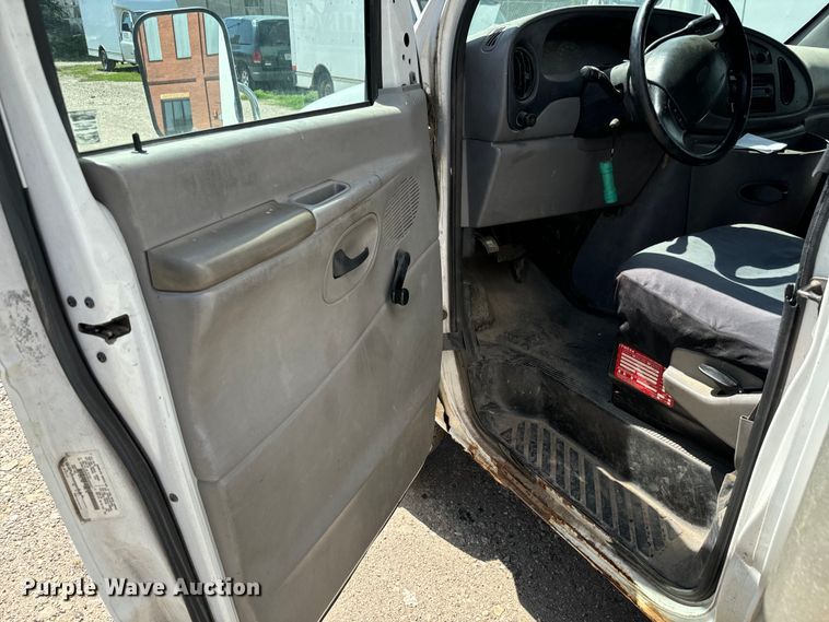 image for item MU9852 1997 Ford E450 Super Duty box truck