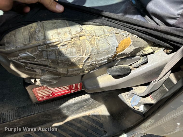 image for item MU9852 1997 Ford E450 Super Duty box truck