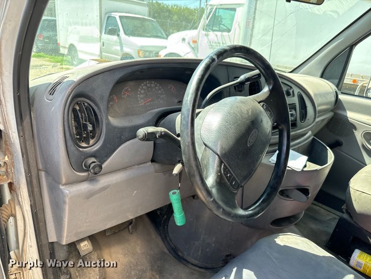 image for item MU9852 1997 Ford E450 Super Duty box truck