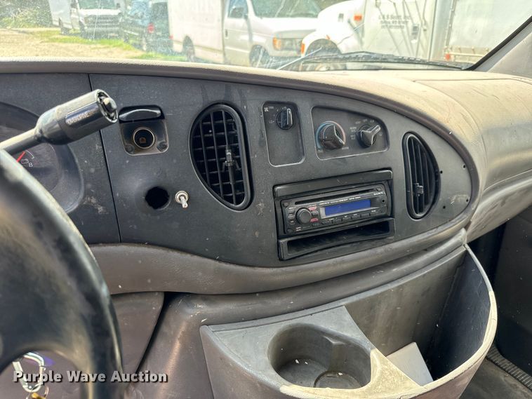 image for item MU9852 1997 Ford E450 Super Duty box truck