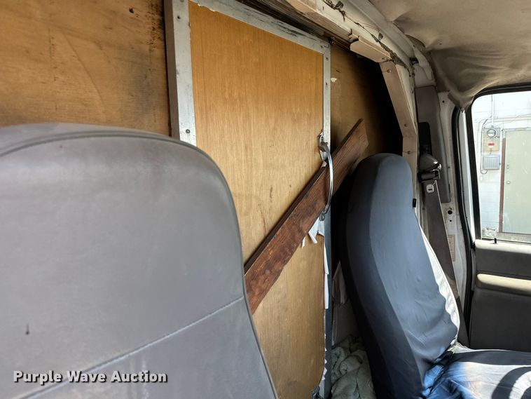 image for item MU9852 1997 Ford E450 Super Duty box truck