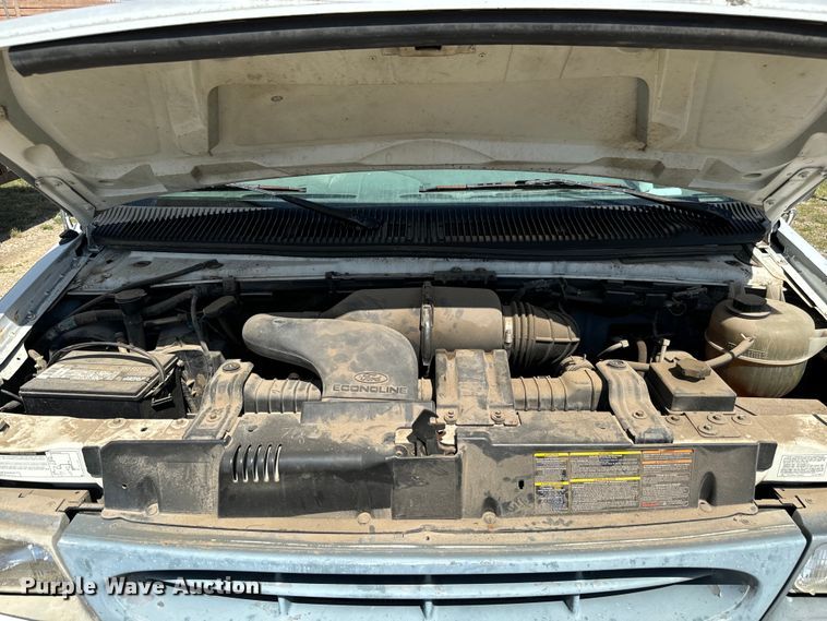 image for item MU9852 1997 Ford E450 Super Duty box truck