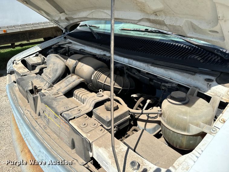 image for item MU9852 1997 Ford E450 Super Duty box truck