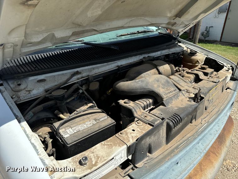 image for item MU9852 1997 Ford E450 Super Duty box truck