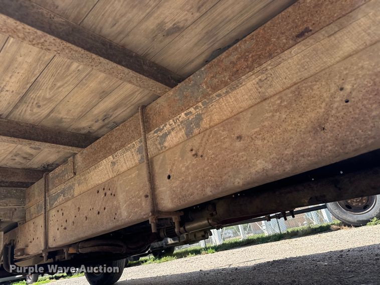 image for item MU9852 1997 Ford E450 Super Duty box truck