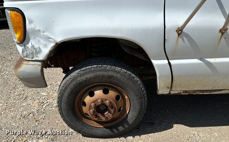 image for item MU9852 1997 Ford E450 Super Duty box truck