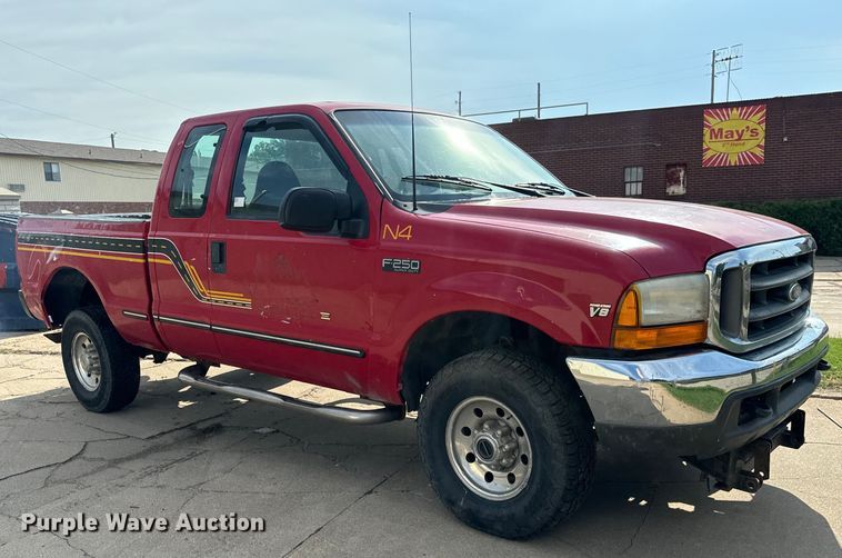 image for item MV9005 1999 Ford  F250 Super Duty XLT SuperCab pickup truck