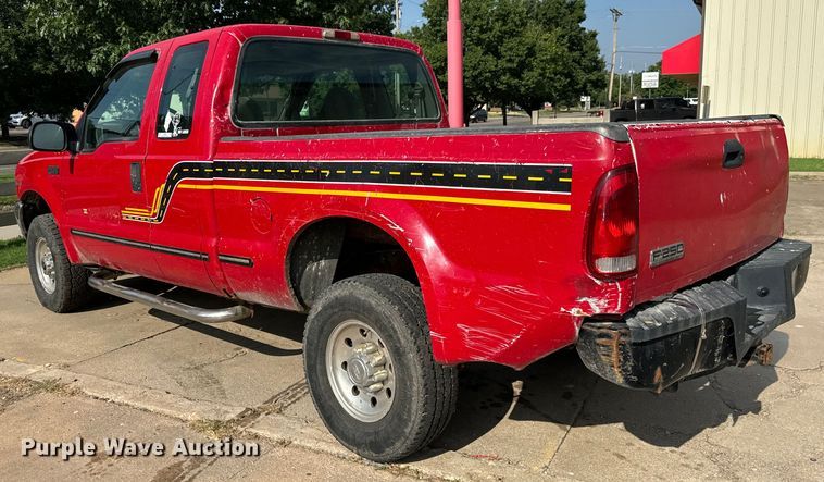 image for item MV9005 1999 Ford  F250 Super Duty XLT SuperCab pickup truck