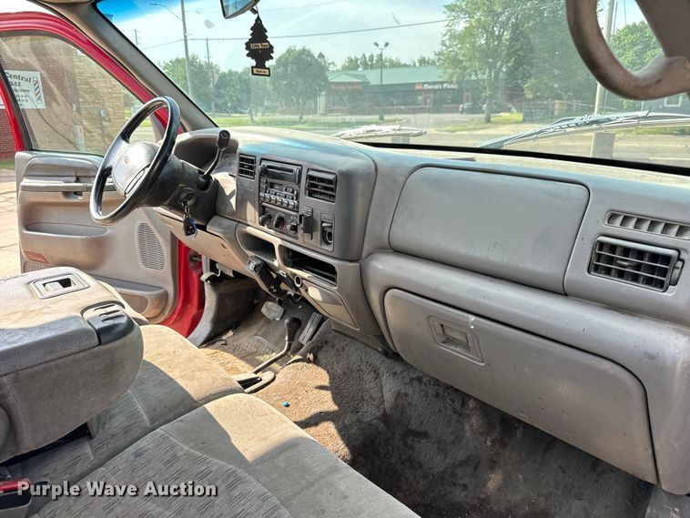 image for item MV9005 1999 Ford  F250 Super Duty XLT SuperCab pickup truck