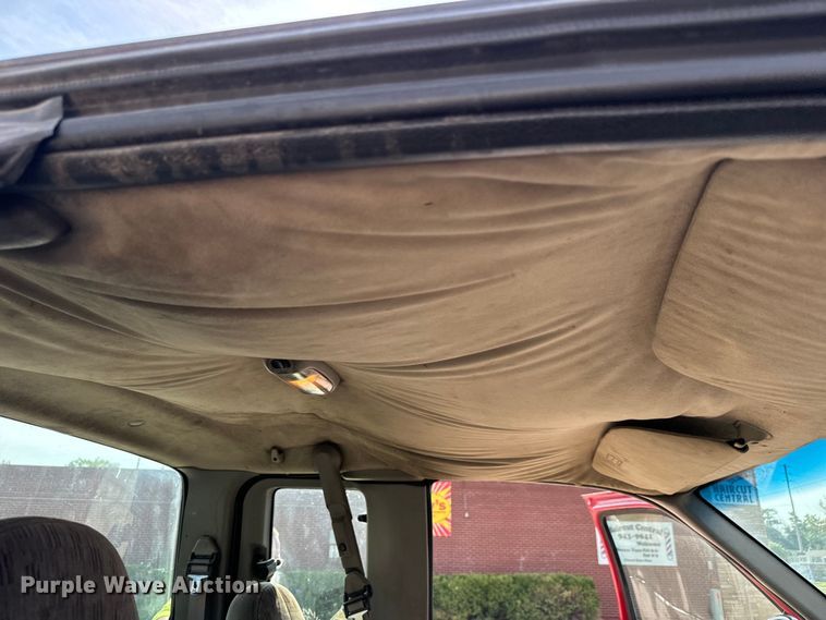 image for item MV9005 1999 Ford  F250 Super Duty XLT SuperCab pickup truck