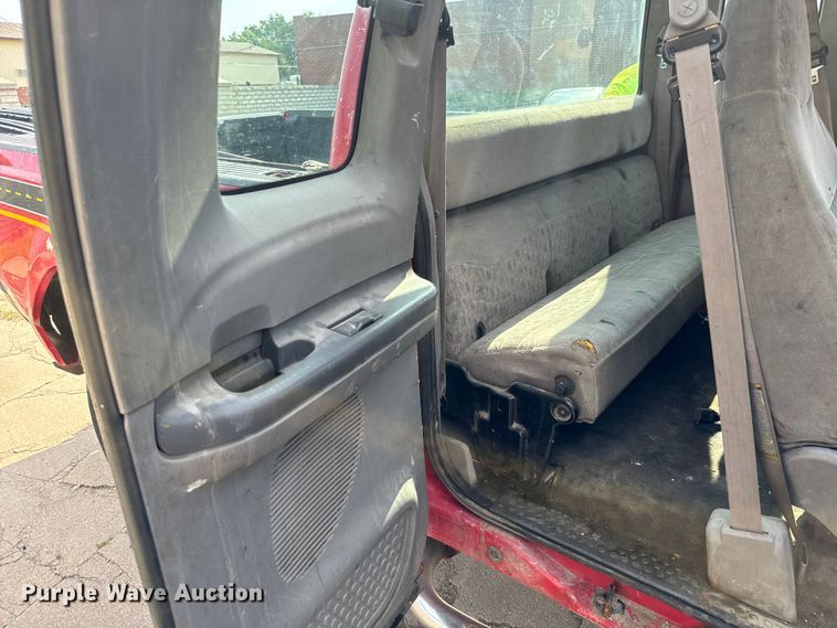 image for item MV9005 1999 Ford  F250 Super Duty XLT SuperCab pickup truck