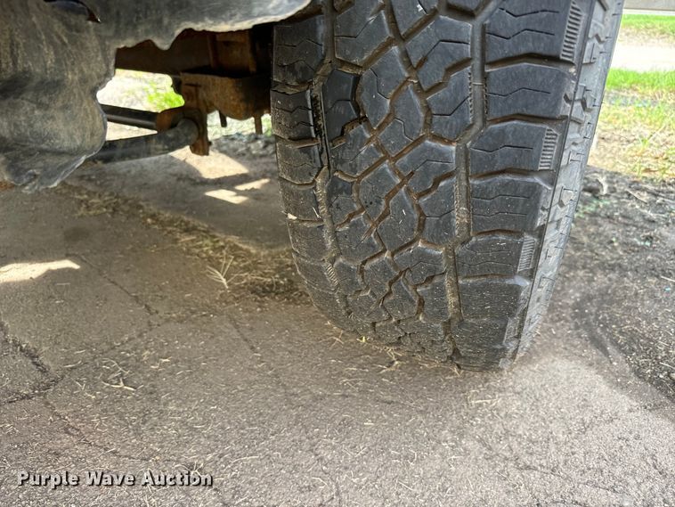 image for item MV9005 1999 Ford  F250 Super Duty XLT SuperCab pickup truck