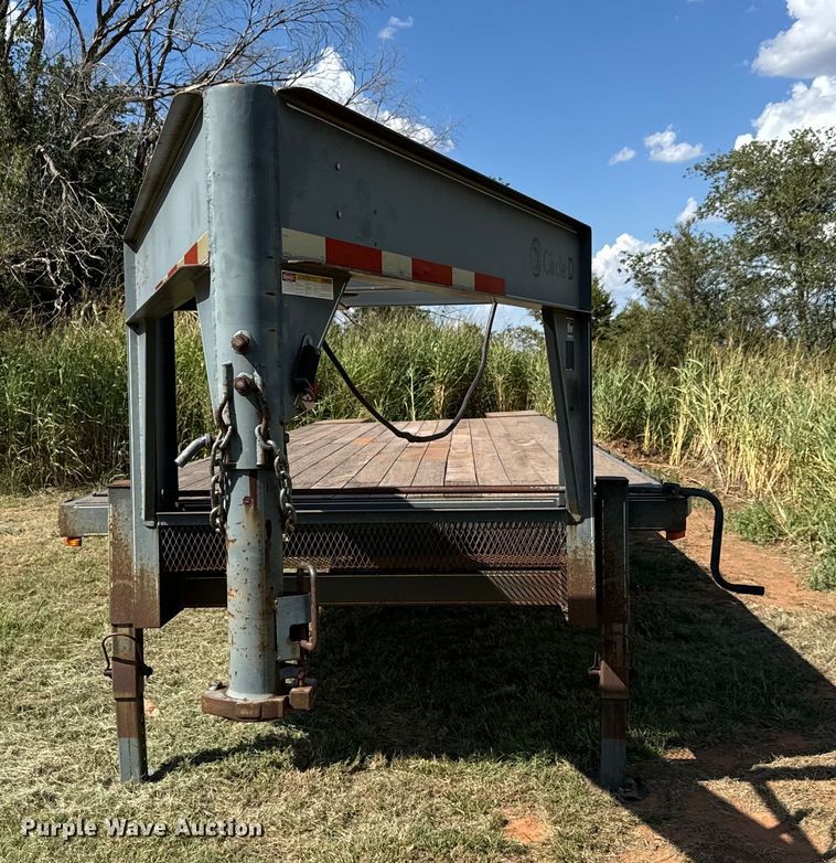 image for item MV9054 2012 Circle D 29GNFBBT equipment trailer
