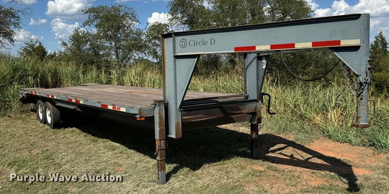 image for item MV9054 2012 Circle D 29GNFBBT equipment trailer