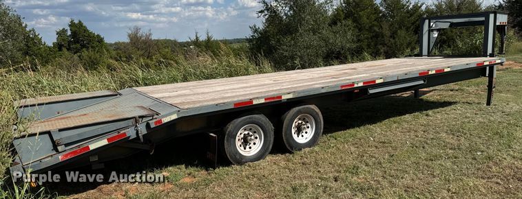 image for item MV9054 2012 Circle D 29GNFBBT equipment trailer