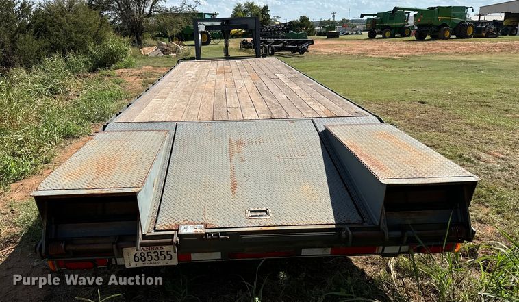 image for item MV9054 2012 Circle D 29GNFBBT equipment trailer