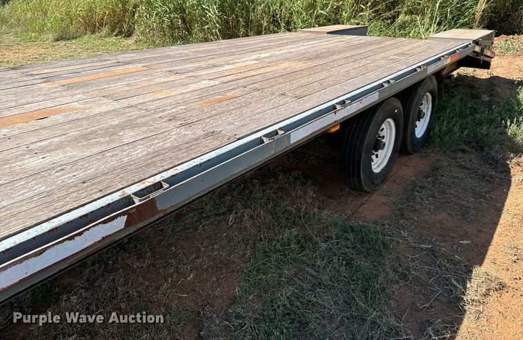 image for item MV9054 2012 Circle D 29GNFBBT equipment trailer