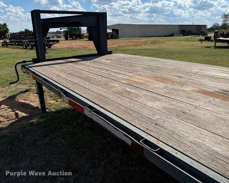 image for item MV9054 2012 Circle D 29GNFBBT equipment trailer