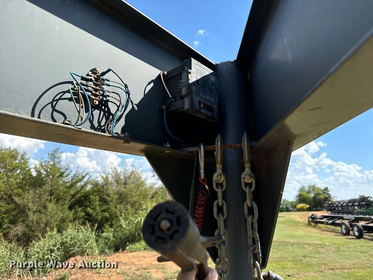 image for item MV9054 2012 Circle D 29GNFBBT equipment trailer