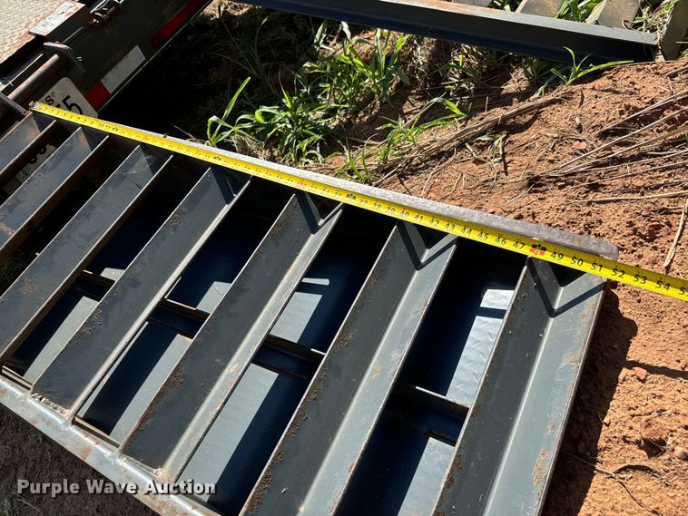 image for item MV9054 2012 Circle D 29GNFBBT equipment trailer