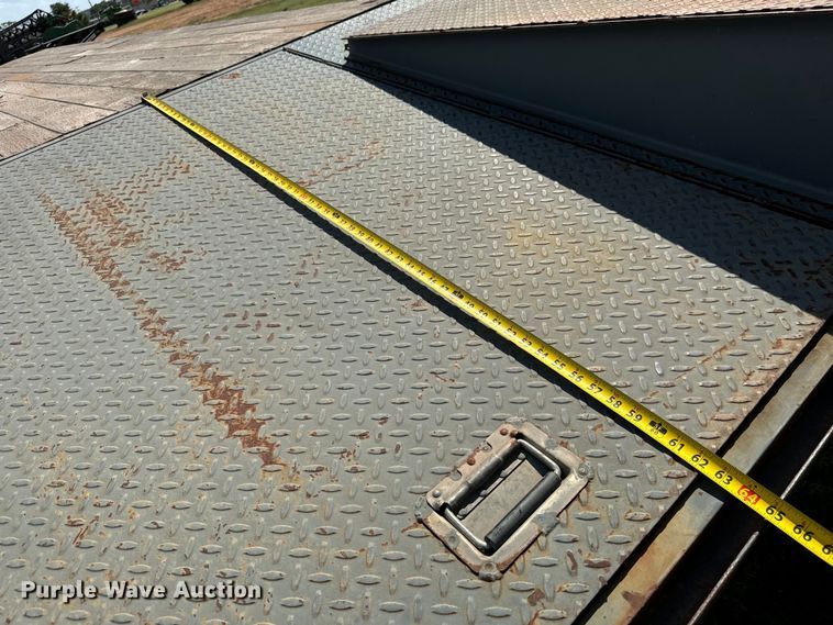 image for item MV9054 2012 Circle D 29GNFBBT equipment trailer