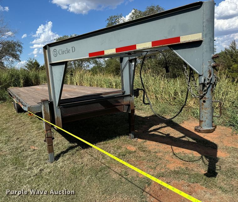 image for item MV9054 2012 Circle D 29GNFBBT equipment trailer