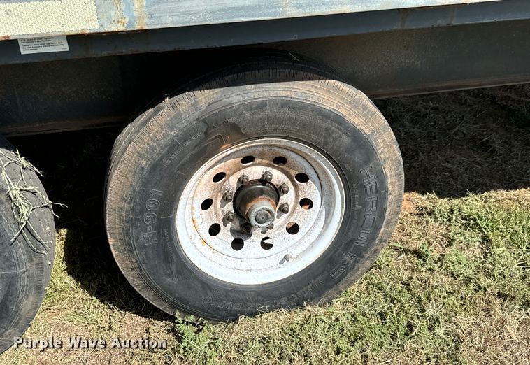 image for item MV9054 2012 Circle D 29GNFBBT equipment trailer