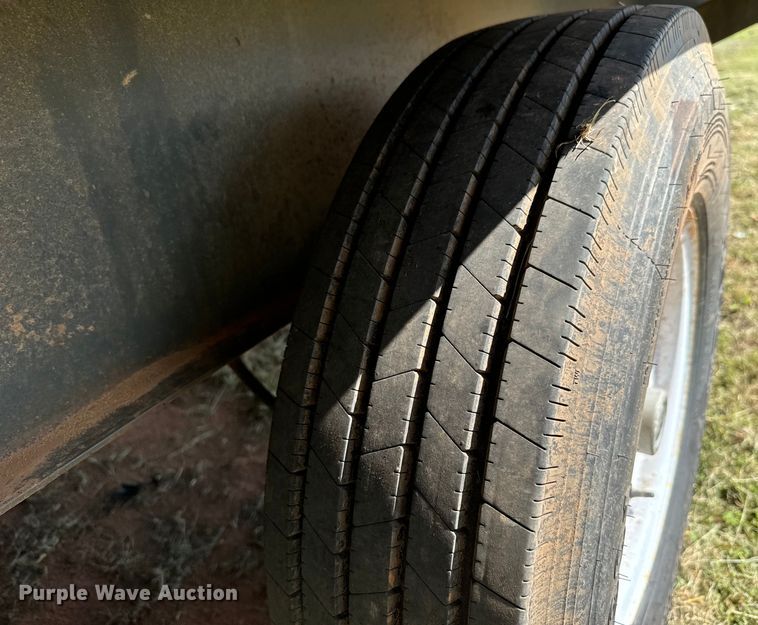 image for item MV9054 2012 Circle D 29GNFBBT equipment trailer