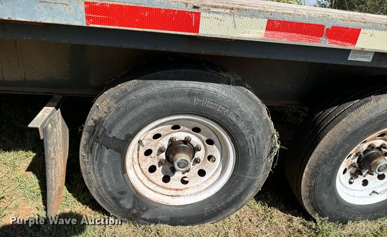 image for item MV9054 2012 Circle D 29GNFBBT equipment trailer