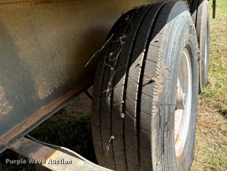 image for item MV9054 2012 Circle D 29GNFBBT equipment trailer