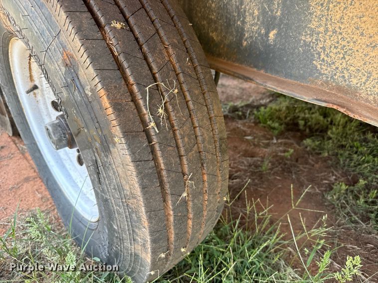 image for item MV9054 2012 Circle D 29GNFBBT equipment trailer