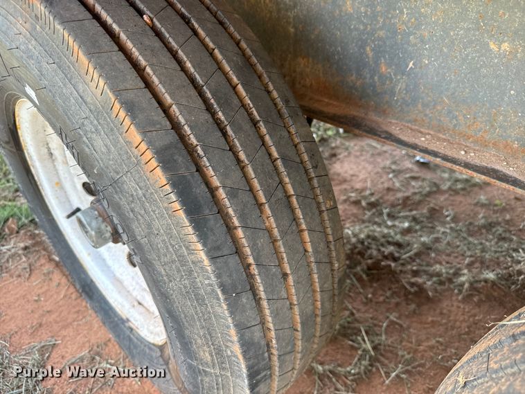 image for item MV9054 2012 Circle D 29GNFBBT equipment trailer